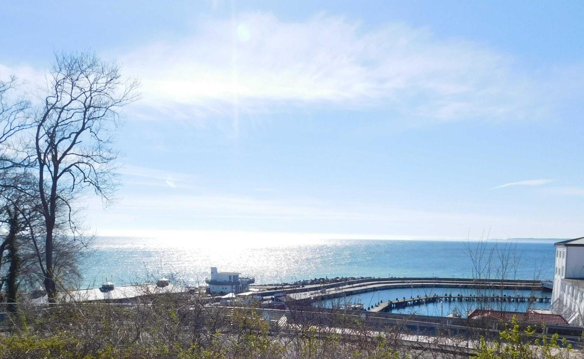 Seelotsenstation Sassnitz Mit Hafenblick By Unsere Urlaubszeit Exterior foto